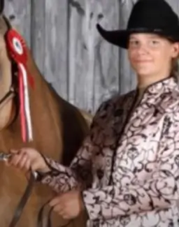 Teen on horseback rides though snowstorm to aid stranded truck driver